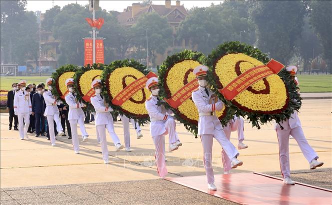 Lãnh đạo Đảng, Nhà nước vào Lăng viếng Chủ tịch Hồ Chí Minh - Ảnh 5.