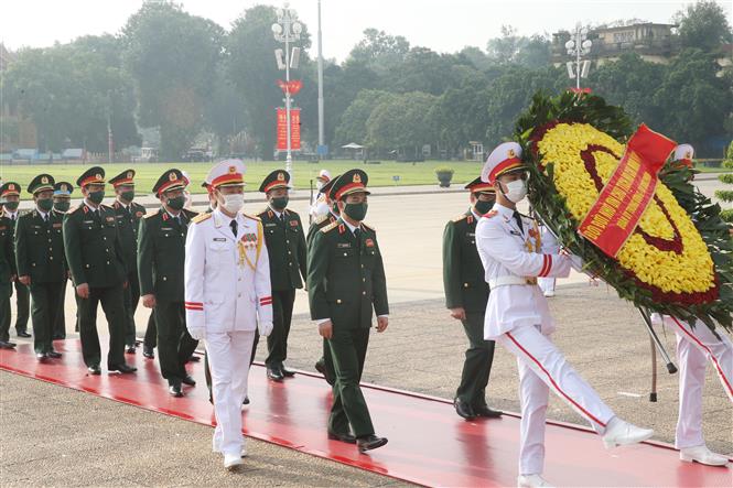 Lãnh đạo Đảng, Nhà nước vào Lăng viếng Chủ tịch Hồ Chí Minh - Ảnh 8.