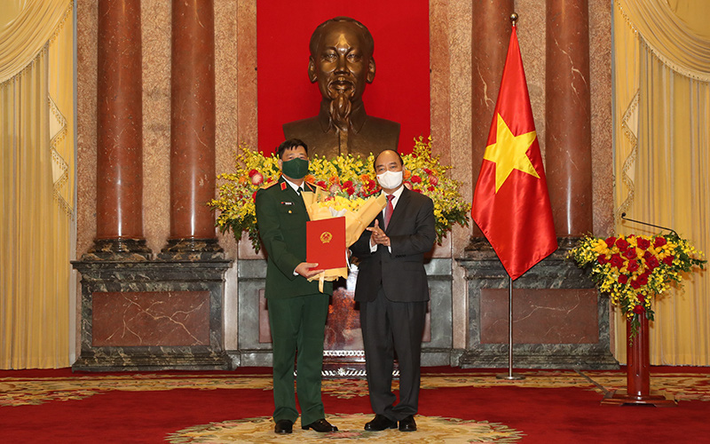 Thăng quân hàm Thượng tướng cho Giám đốc Học viện Quốc phòng Trần Việt Khoa
