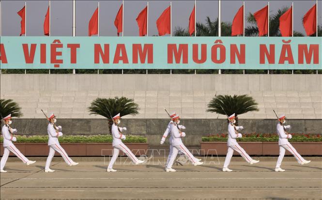 Lãnh đạo Đảng, Nhà nước vào Lăng viếng Chủ tịch Hồ Chí Minh - Ảnh 4.