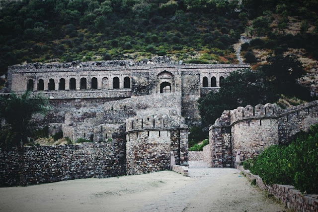 Pháo đài ma ám Bhangarh - Một thị trấn ma bị nguyền rủa ở Rajasthan - Ảnh 2.