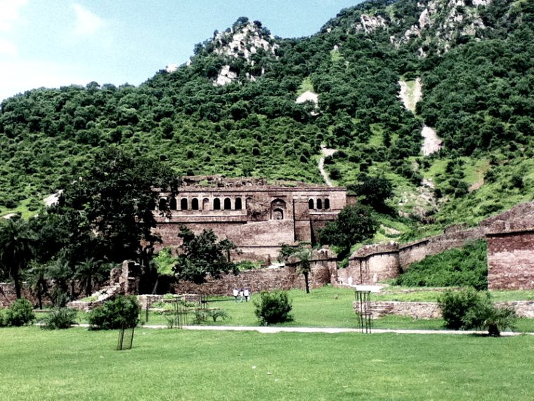 Pháo đài ma ám Bhangarh - Một thị trấn ma bị nguyền rủa ở Rajasthan - Ảnh 3.