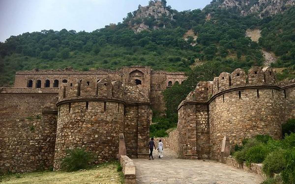 Pháo đài ma ám Bhangarh - Một thị trấn ma bị nguyền rủa ở Rajasthan - Ảnh 6.
