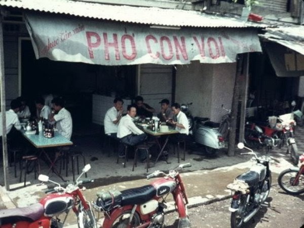 Vì sao hết giãn cách, nhiều người chỉ mong ăn một lúc 2-3 tô phở Sài Gòn? - Ảnh 6.