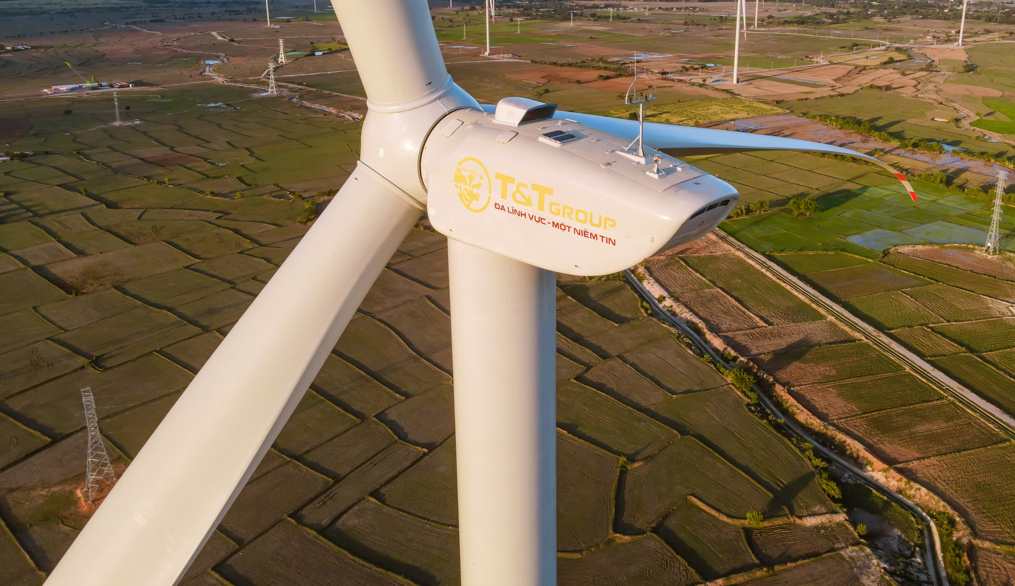 T&T Group hợp tác với Bỉ phát triển các nhà máy khử mặn bằng năng lượng gió tại Việt Nam - Ảnh 1.