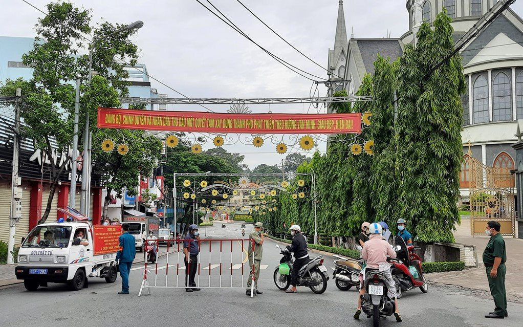 Bình Dương: Người dân phải đáp ứng điều kiện nào để được ra đường?