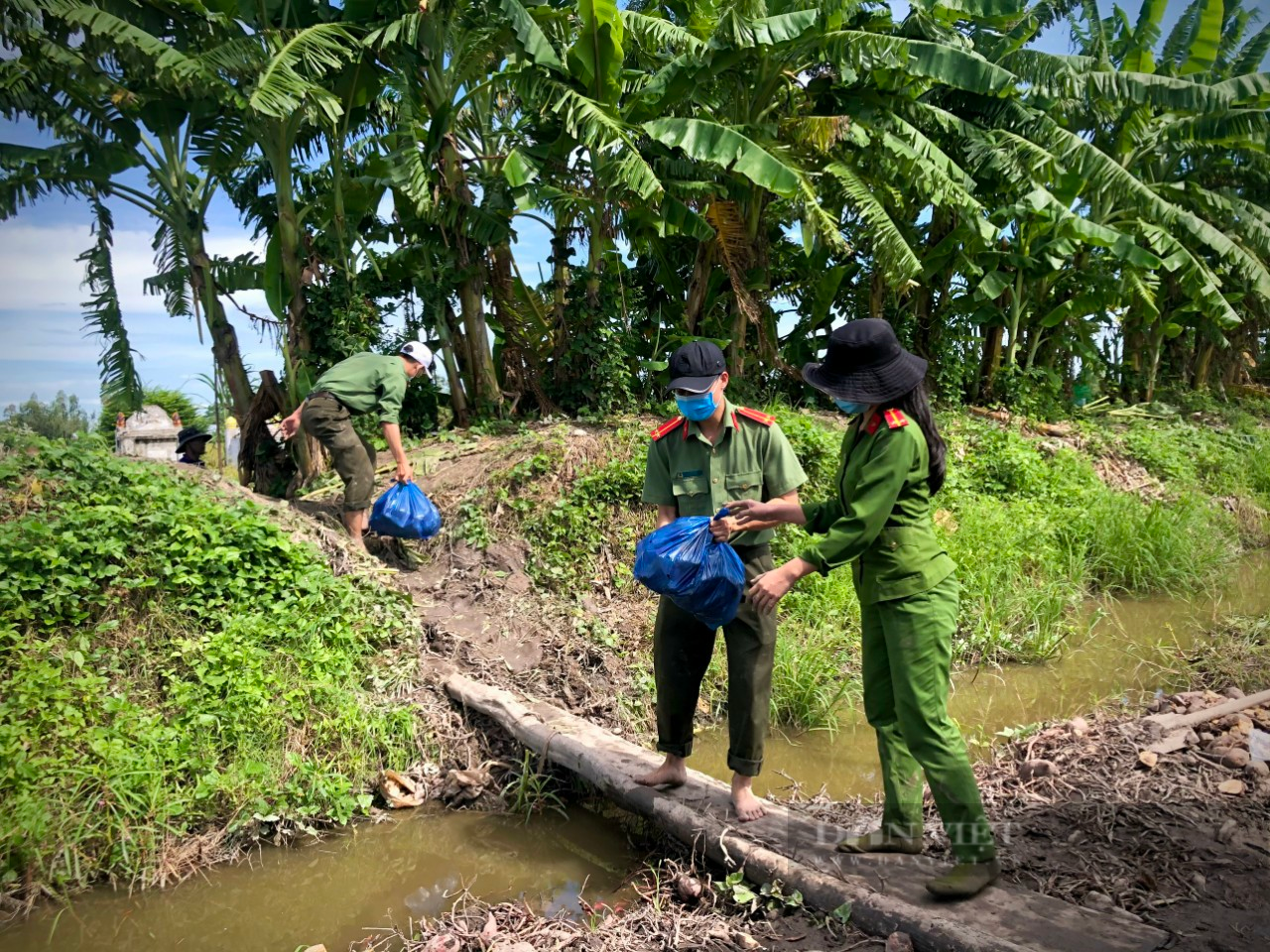 Công an huyện Giồng Riềng giúp nông dân tiêu thụ gần 180 tấn khoai lang - Ảnh 2.