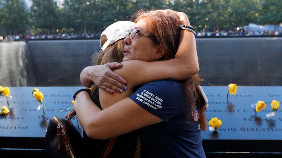 Những cảm xúc vỡ òa trong ngày kỷ niệm vụ khủng bố 11/9 - Ảnh 2.