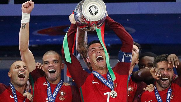 Ronaldo luôn mặc áo dài tay ra sân: Có phải do mê tín? - Ảnh 3.