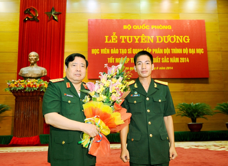 Ảnh: Đại tướng Phùng Quang Thanh luôn gần gũi, thân mật - Ảnh 6.