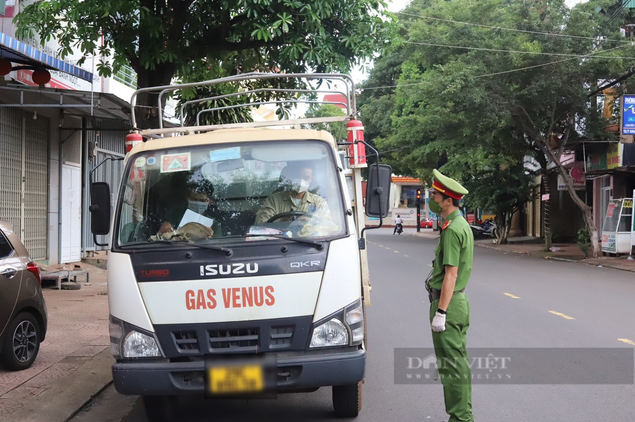 Đắk Lắk: TP.Buôn Ma Thuột xử phạt hơn 2,4 tỷ đồng trong 2 đợt áp dụng Chỉ thị 16 - Ảnh 1.