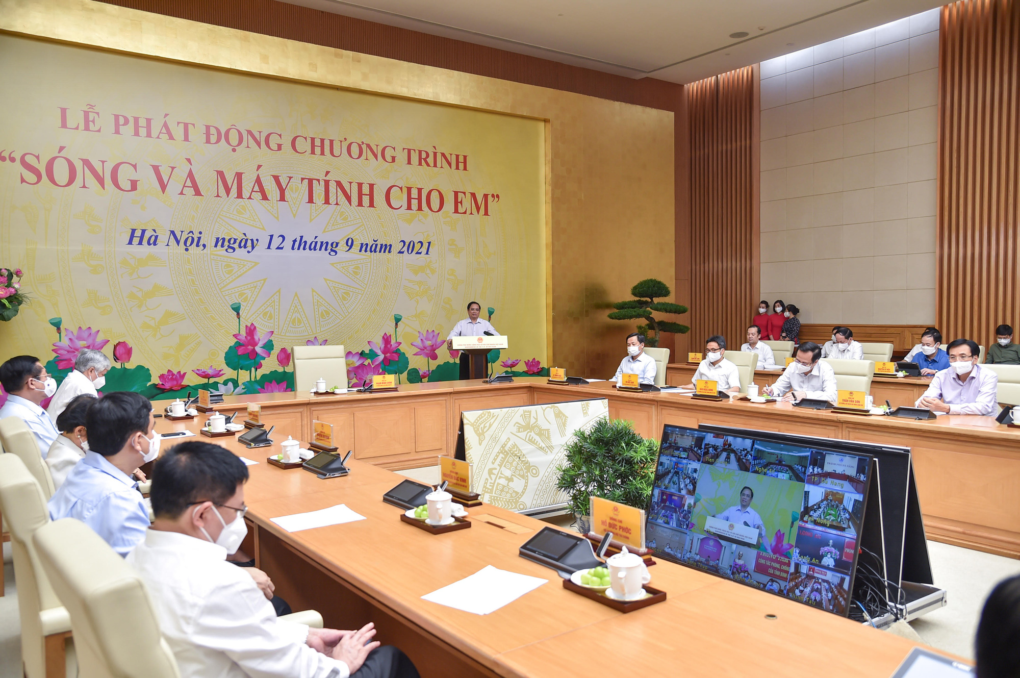 Thủ tướng Phạm Minh Chính kêu gọi chung tay, góp sức hỗ trợ “sóng và máy tính” cho hàng triệu học sinh, sinh viên - Ảnh 2.