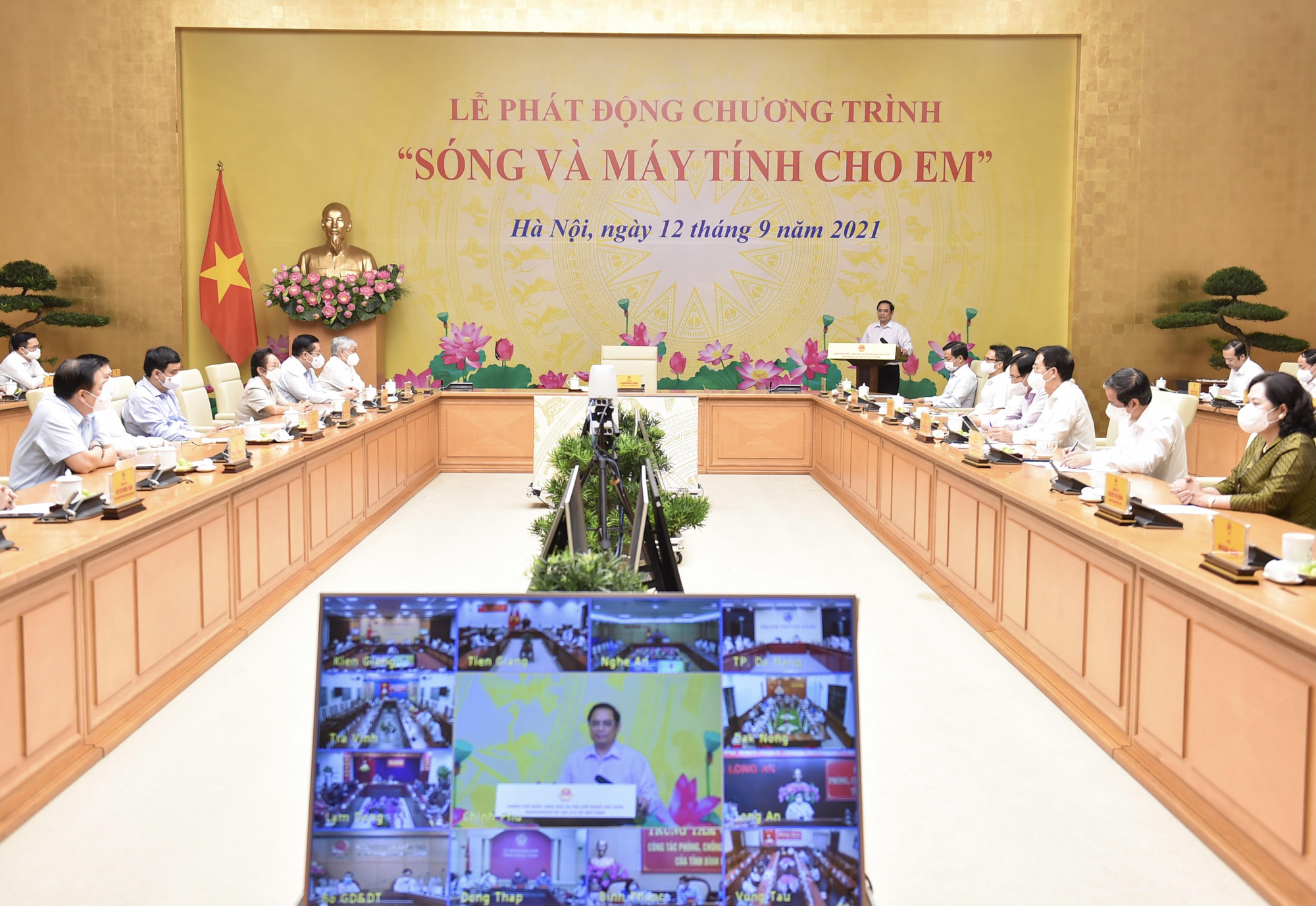 Thủ tướng Phạm Minh Chính kêu gọi chung tay, góp sức hỗ trợ “sóng và máy tính” cho hàng triệu học sinh, sinh viên - Ảnh 4.