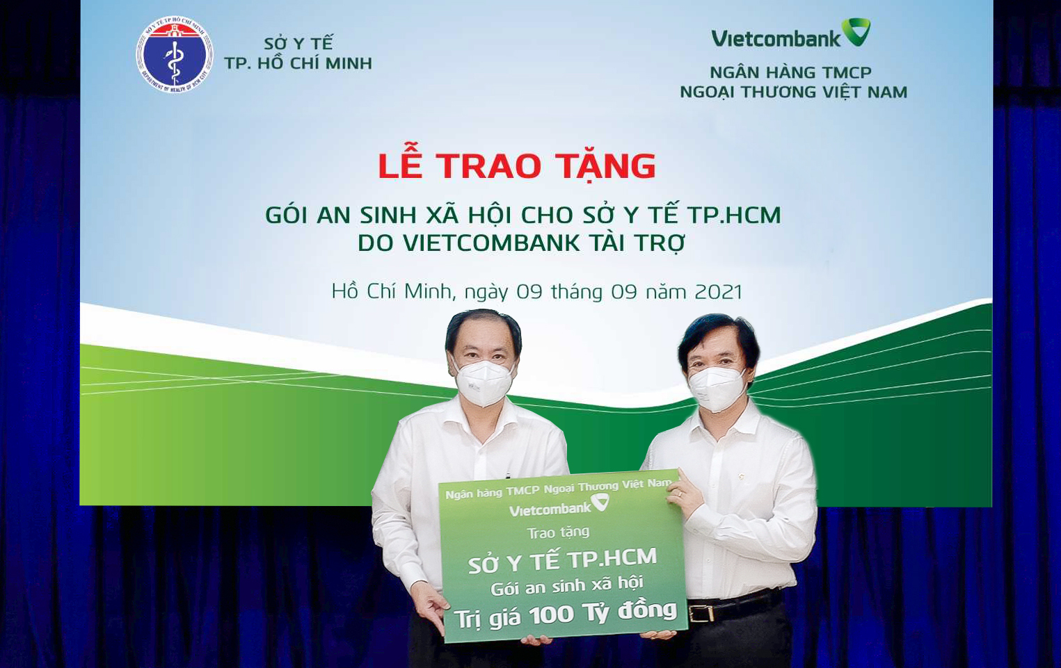 Vietcombank trao tặng gói an sinh xã hội 100 tỷ đồng cho Sở Y tế thành phố Hồ Chí Minh - Ảnh 1.