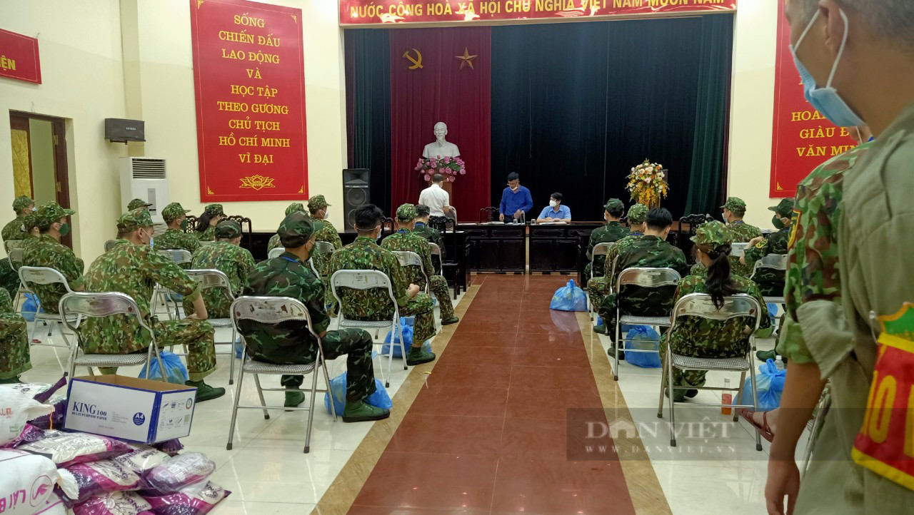 Hàng trăm học viên HV Quân y hỗ trợ Hà Nội &quot;đi từng nhà, rà từng căn hộ&quot; tổng lực lấy mẫu xét nghiệm Covid-19 - Ảnh 1.