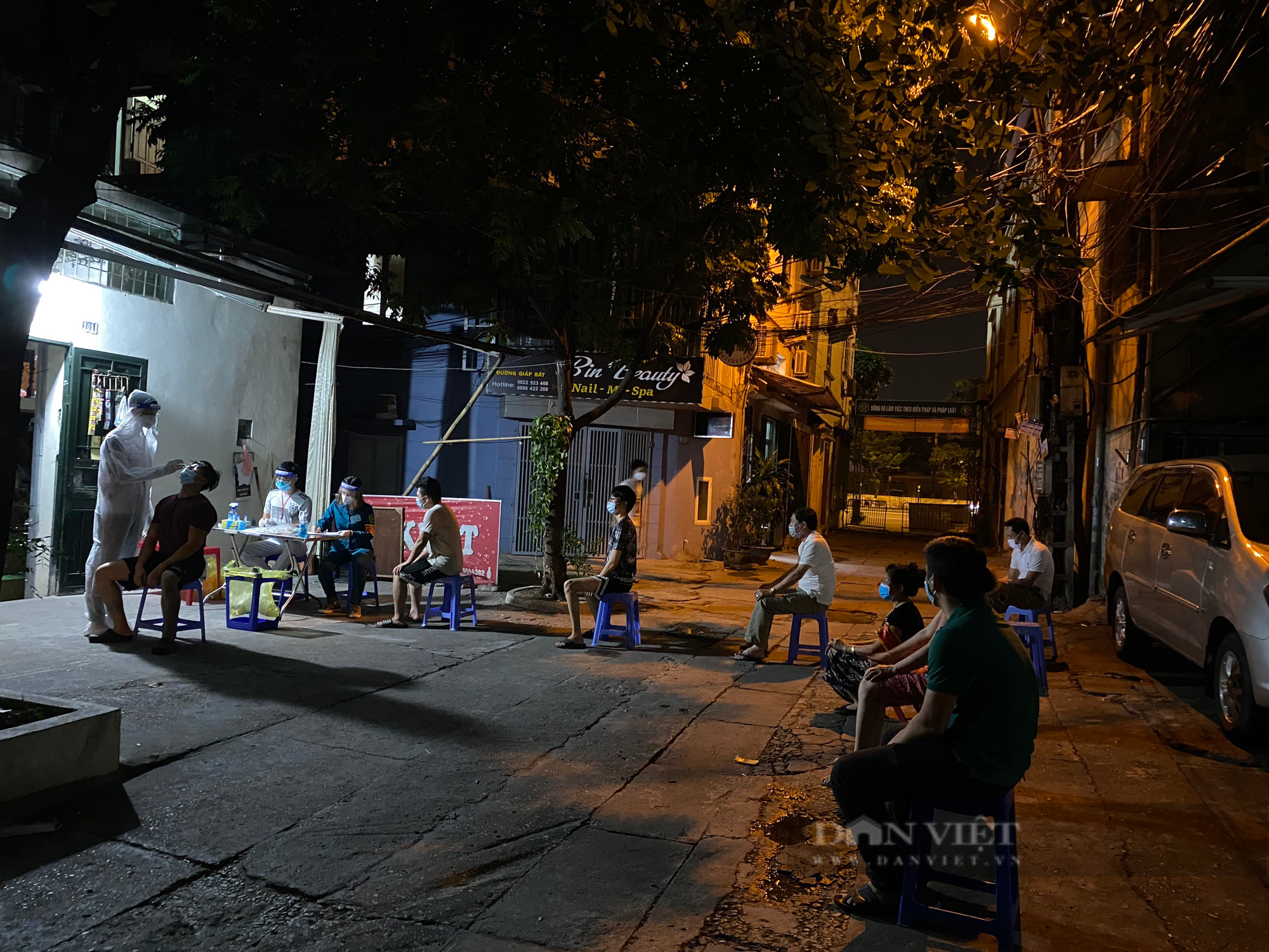 Hàng trăm học viên HV Quân y hỗ trợ Hà Nội &quot;đi từng nhà, rà từng căn hộ&quot; tổng lực lấy mẫu xét nghiệm Covid-19 - Ảnh 8.