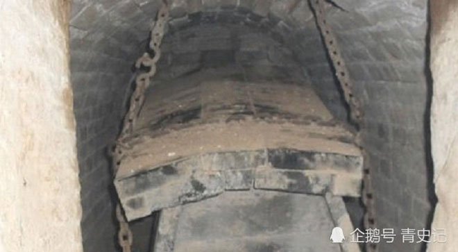 Lăng mộ 600 tuổi đáng sợ ở Trung Quốc: Quan tài lơ lửng trên không - Ảnh 3.
