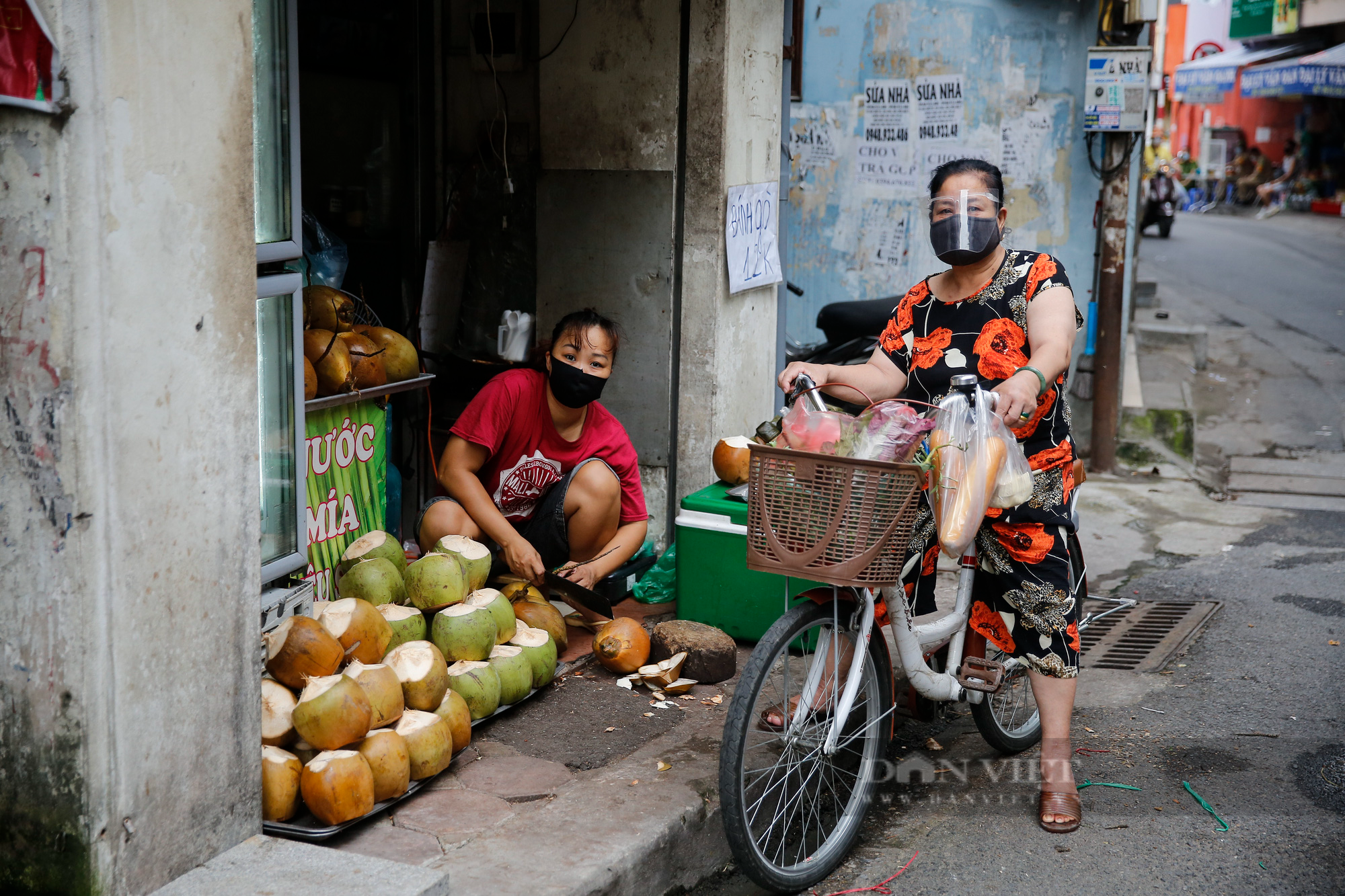 Hà Nội: Cuộc sống tại 3 ổ dịch lớn diễn ra như thế nào sau khi dỡ bỏ phong tỏa? - Ảnh 3.