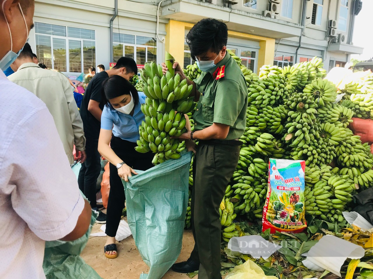 Nhân dân tỉnh Tuyên Quang gửi tặng 350 tấn nông sản đến người dân Hà Nội và các tỉnh miền Nam - Ảnh 3.