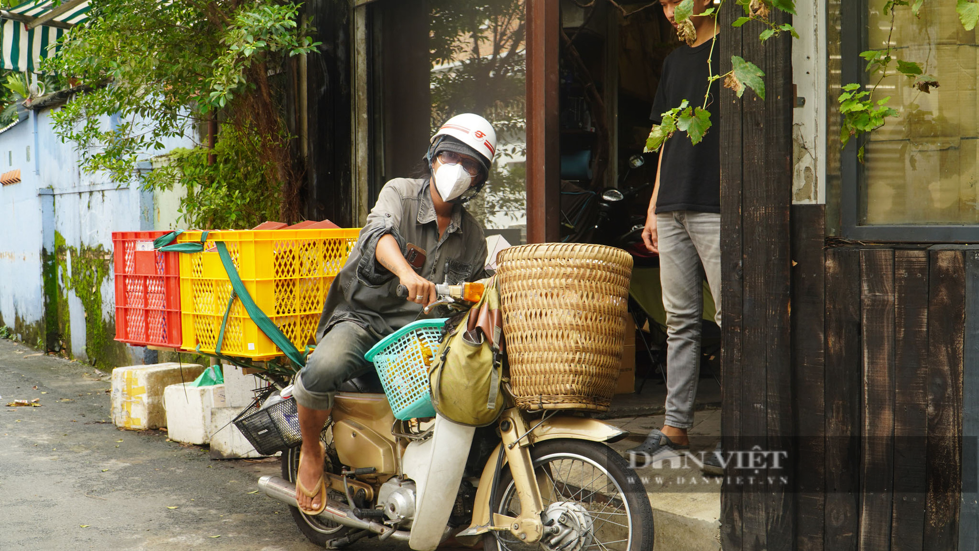 Lâm Ống Húc trên những chuyến xe “buôn lậu tình người” - Ảnh 2.