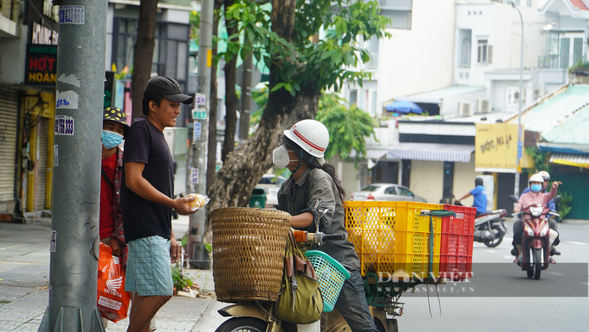 Lâm Ống Húc trên những chuyến xe “buôn lậu tình người” - Ảnh 5.