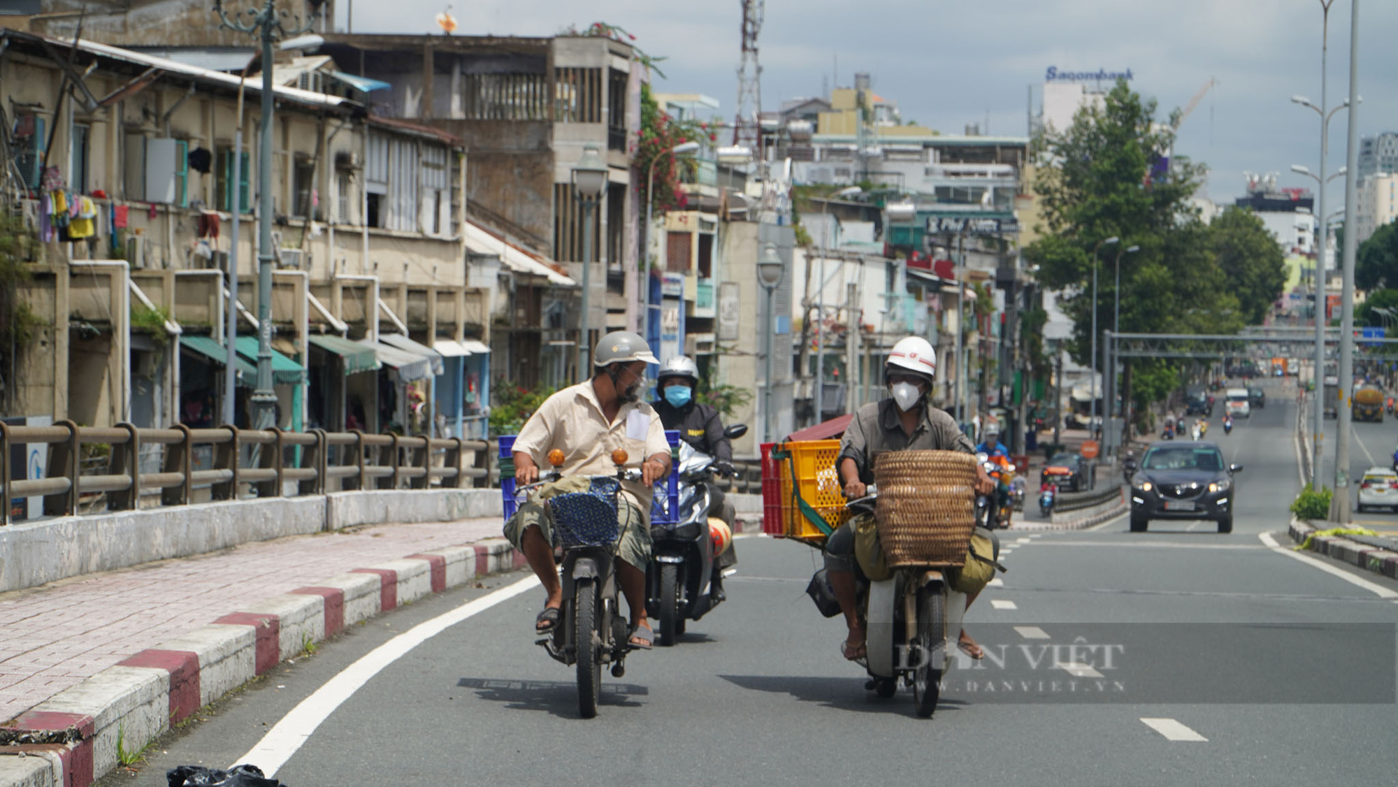 Lâm Ống Húc trên những chuyến xe “buôn lậu tình người” - Ảnh 6.