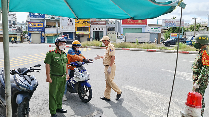 Đại úy Công an vừa hết F0, xung phong tuyến đầu chống dịch - Ảnh 1.