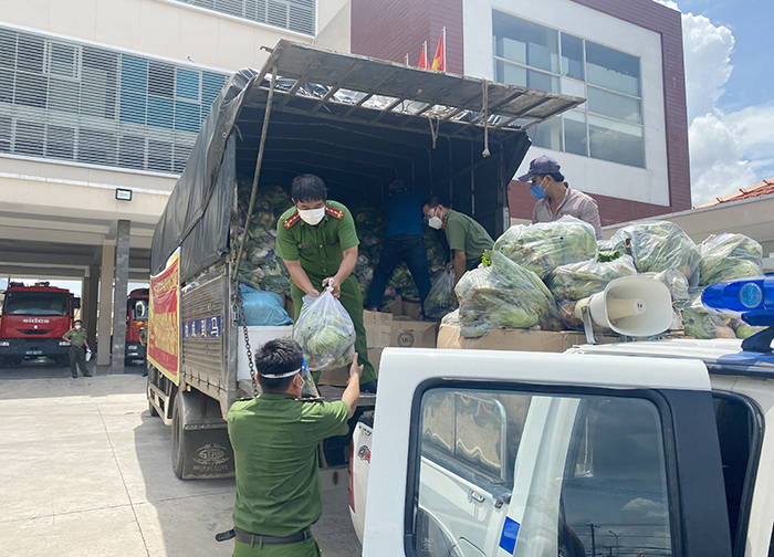 Đại úy Công an vừa hết F0, xung phong tuyến đầu chống dịch - Ảnh 3.