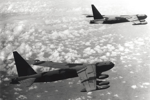 Vì sao Pháo Đài Bay B-52 thua đậm khi tham chiến ở Việt Nam - Ảnh 11.