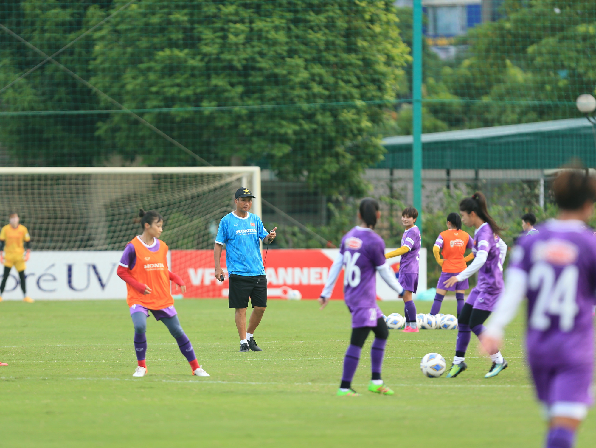 ĐT nữ Việt Nam bay hơn 24 giờ sang Tajikistan tìm vé dự World Cup - Ảnh 1.