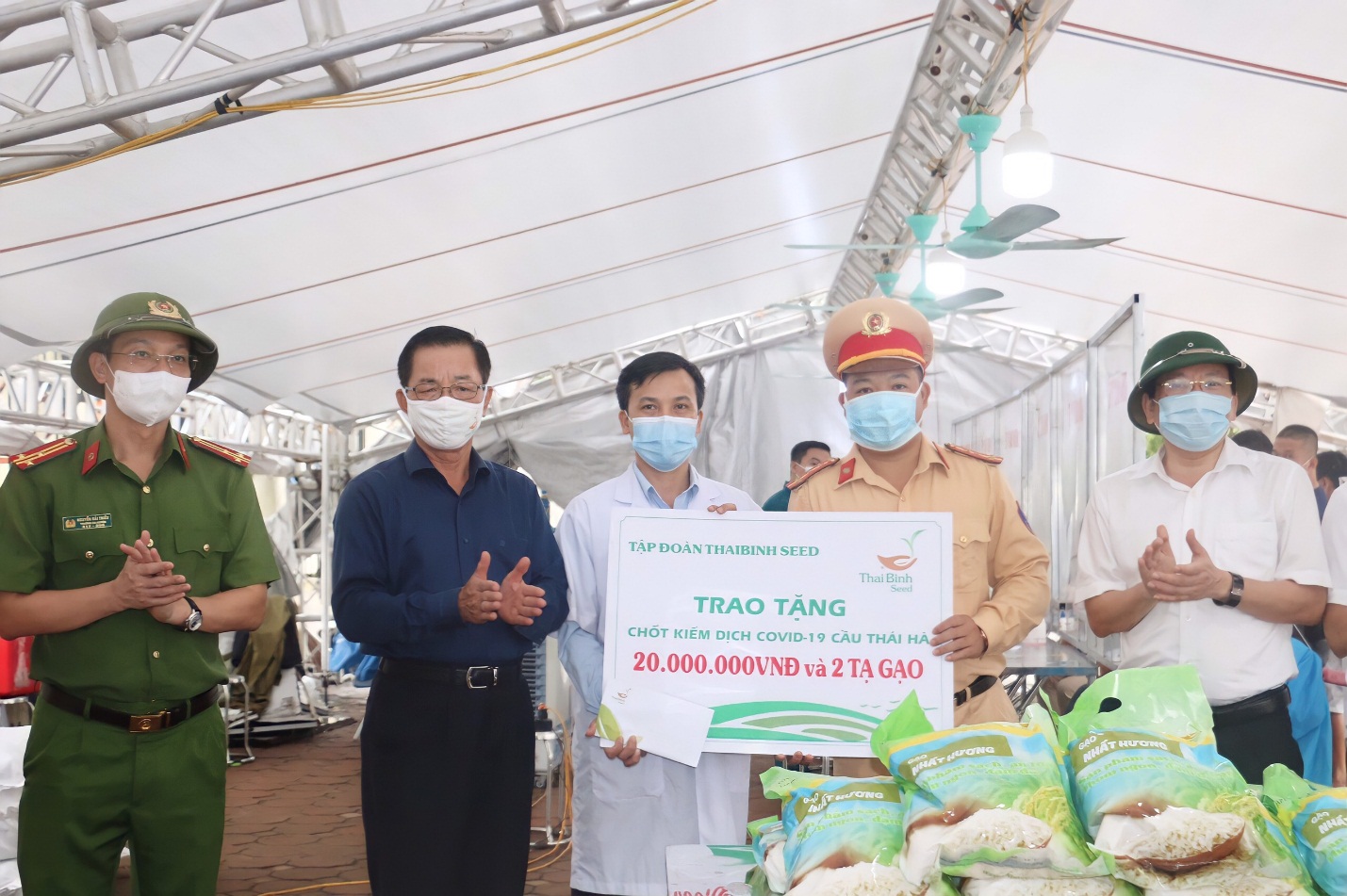 ThaiBinh Seed tặng quà cho tuyến đầu phòng chống dịch covid-19 - Ảnh 3.