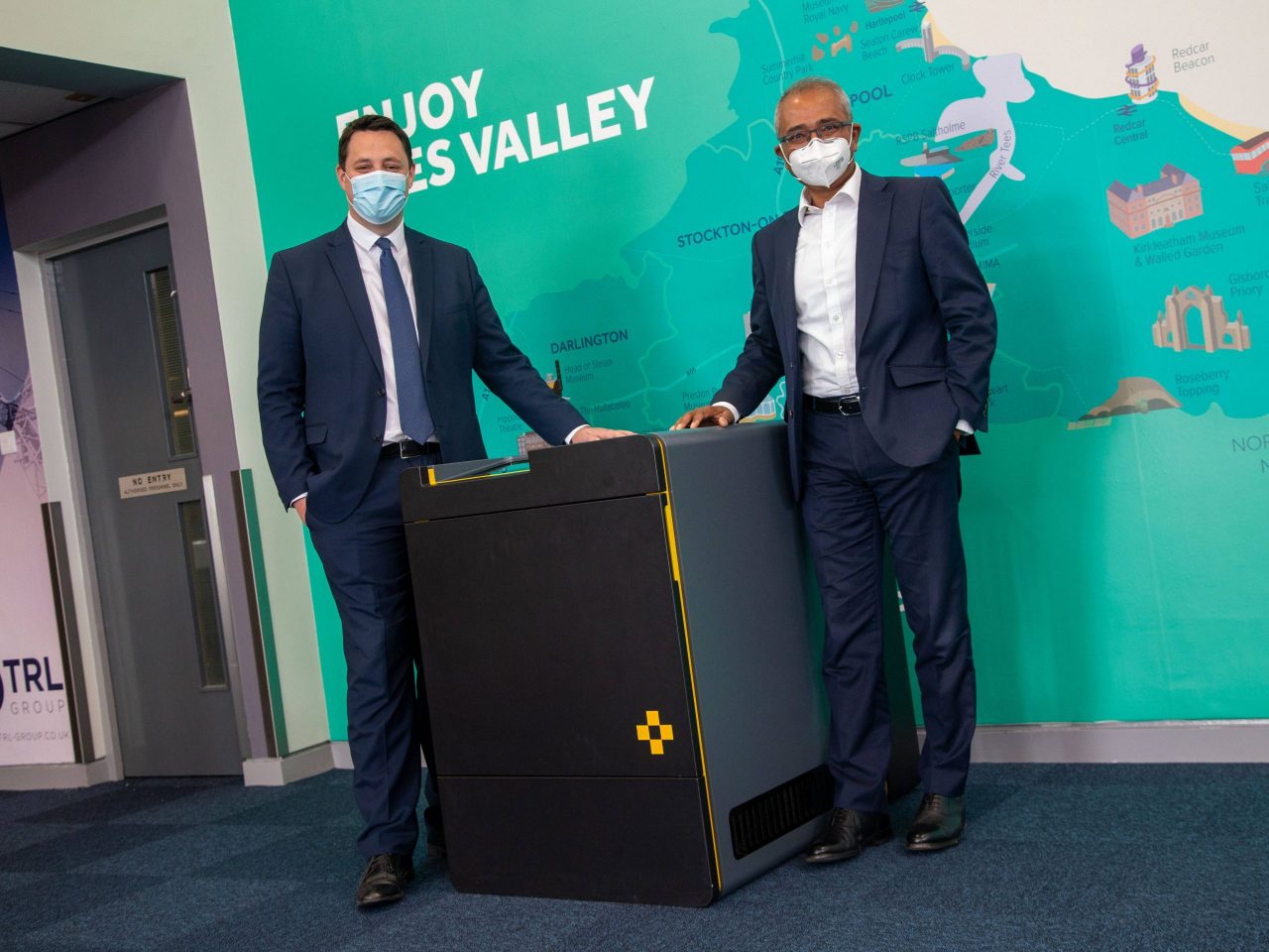 Được phát triển bởi công ty công nghệ Kromek của Anh, thiết bị hoạt động bằng cách hút không khí vào, sau đó nó chuyển sang thể lỏng để giải trình tự di truyền virus. Ảnh: @Sân bay Quốc tế Teesside và Kromek.