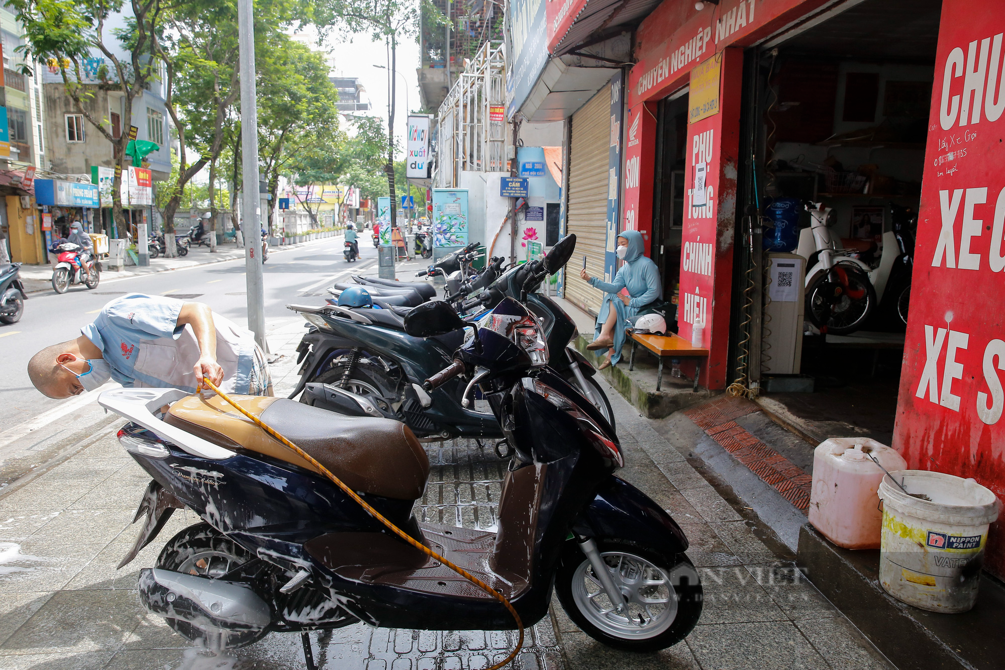 Hà Nội: Mang xe máy đi sửa, khách hàng phải chờ từ sáng đến chiều tối mới có thể nhận được xe - Ảnh 10.