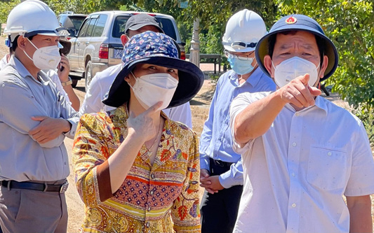 Quảng Ngãi: Chủ tịch tỉnh kiểm tra dự án cầu 245 tỷ chờ đường dẫn 