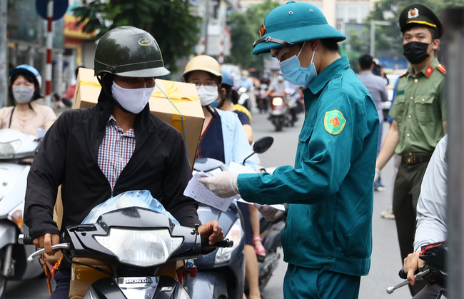 Sau nới lỏng giãn cách, người dân ở các tỉnh, thành có được di chuyển vào vùng xanh của Hà Nội không? - Ảnh 2.