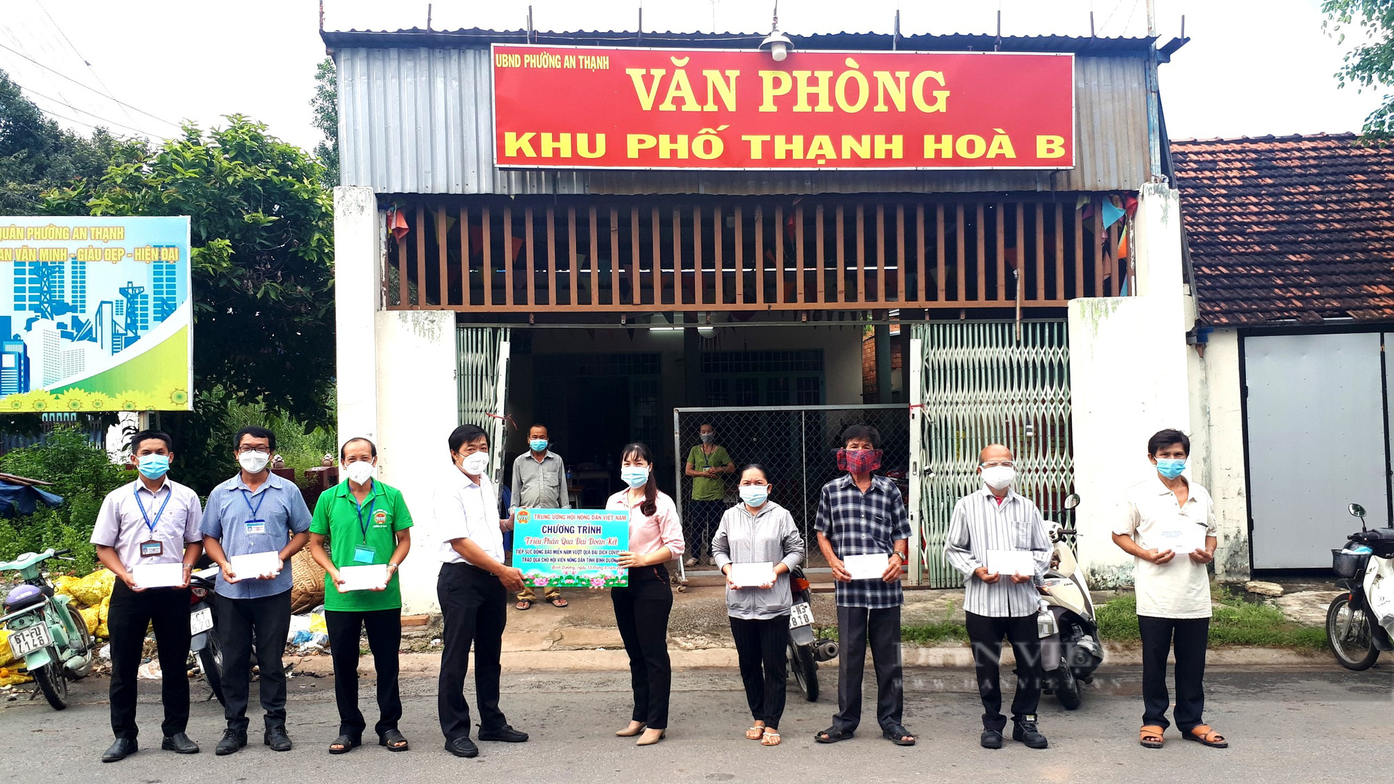 Gần 700 phần quà của Trung ương Hội Nông dân Việt Nam đến tay nông dân khó khăn phía Nam do dịch Covid-19 - Ảnh 3.