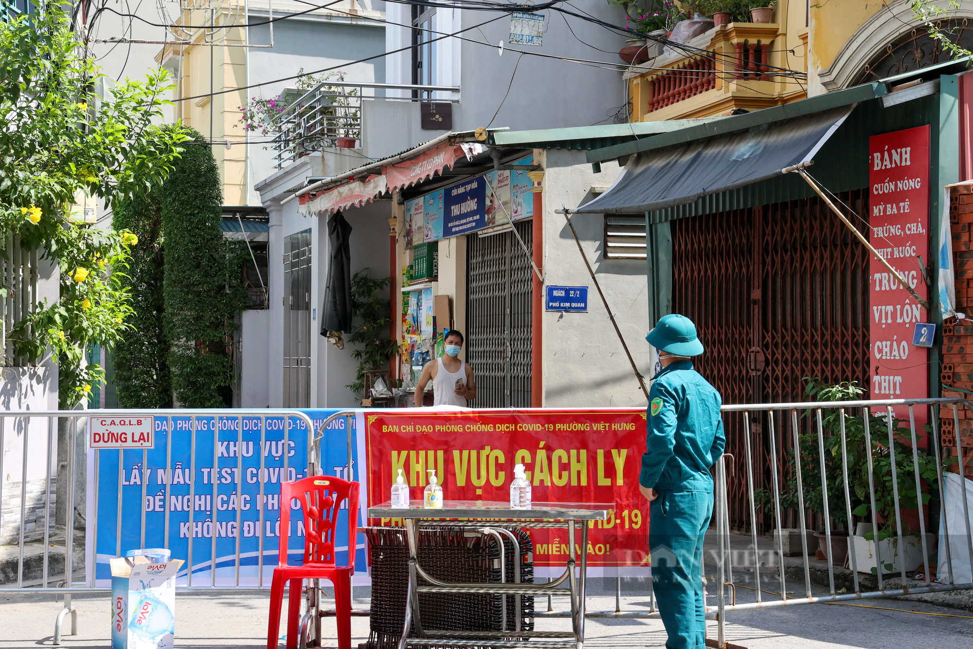 Hà Nội: Phong tỏa, truy vết f1 thuộc chùm 6 ca dương tính SARS-CoV-2 trong &quot;vùng xanh&quot; - Ảnh 2.