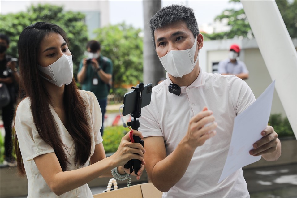 Công Vinh: &quot;Ồn ào chuyện từ thiện, tôi và Thủy Tiên mất rất nhiều&quot; - Ảnh 2.