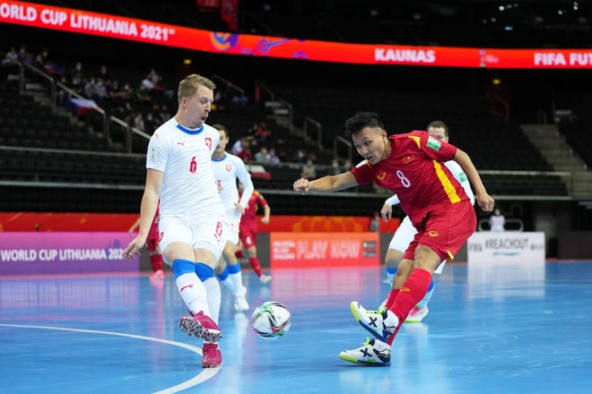 ĐT futsal Việt Nam vào vòng 1/8 World Cup, CĐV thi nhau &quot;thả tim&quot; - Ảnh 1.