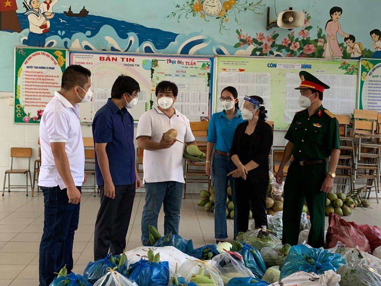 7 tấn nông sản từ “Chuyến xe hạnh ngộ” đến với Bệnh viện dã chiến TP.HCM - Ảnh 1.