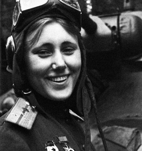 3 nữ chiến sĩ xe tăng Liên Xô gieo kinh hoàng cho phát xít Đức - Ảnh 3.