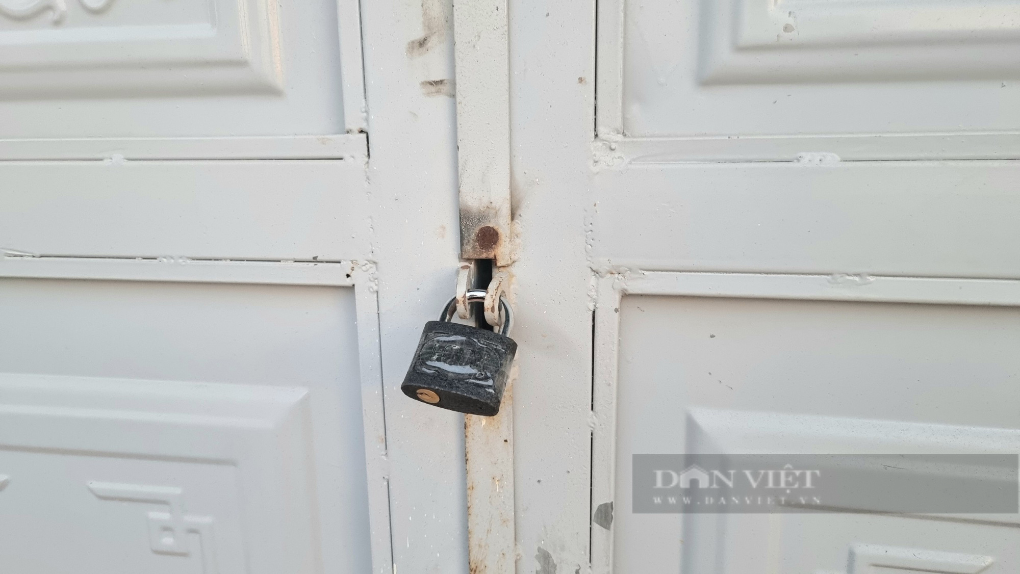 Hoằng Hóa (Thanh Hóa): Thu hồi toàn bộ ổ khóa dùng khóa cổng nhà dân có F2 - Ảnh 2.