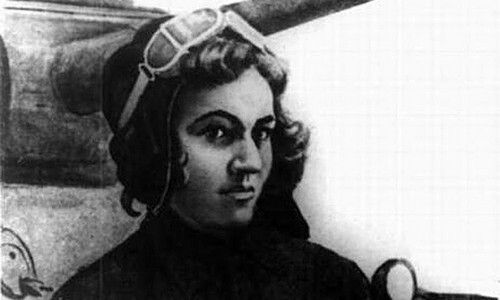 3 nữ chiến sĩ xe tăng Liên Xô gieo kinh hoàng cho phát xít Đức - Ảnh 1.