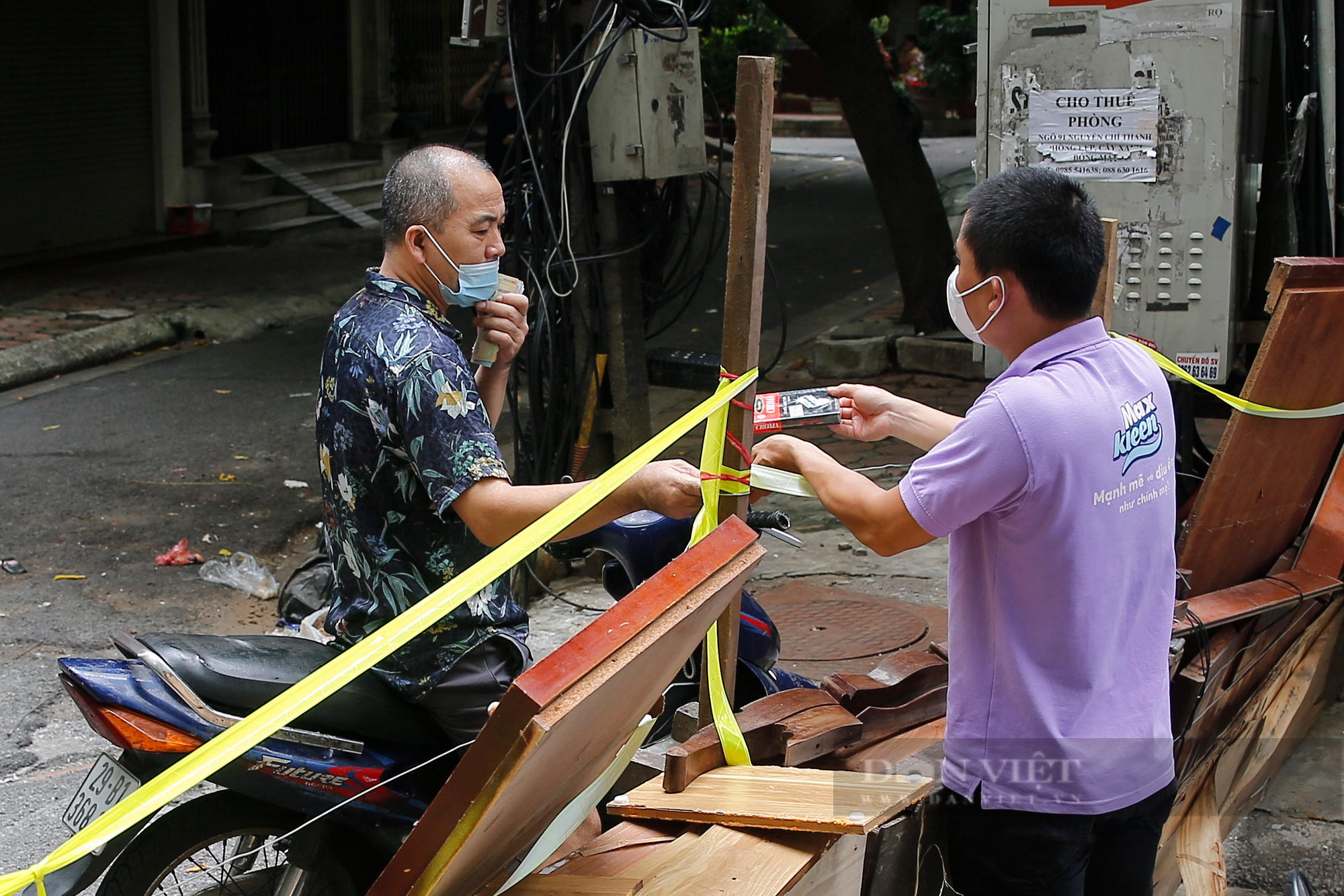 Nhếch nhác, lơ là, chủ quan tại nhiều chốt vùng xanh Hà Nội - Ảnh 4.