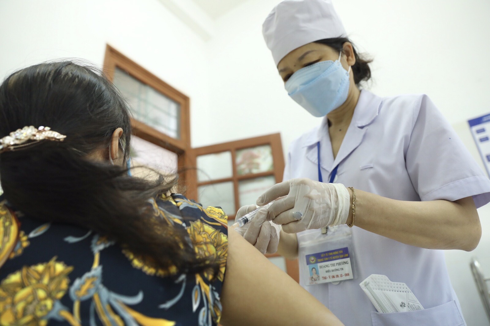 Bộ Y tế có ý kiến về việc rút ngắn khoảng cách tiêm giữa 2 mũi vaccine Covid-19   - Ảnh 2.