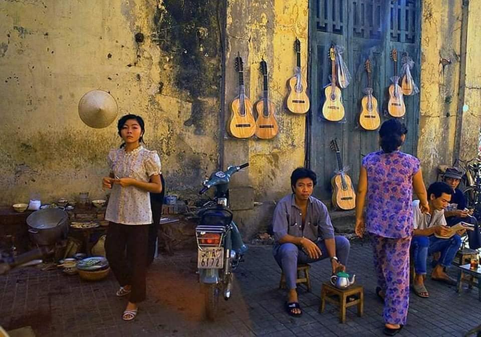  Xóm làm đàn guitar phát đạt nhất ở khu Tôn Đản khét tiếng một thời - Ảnh 1.