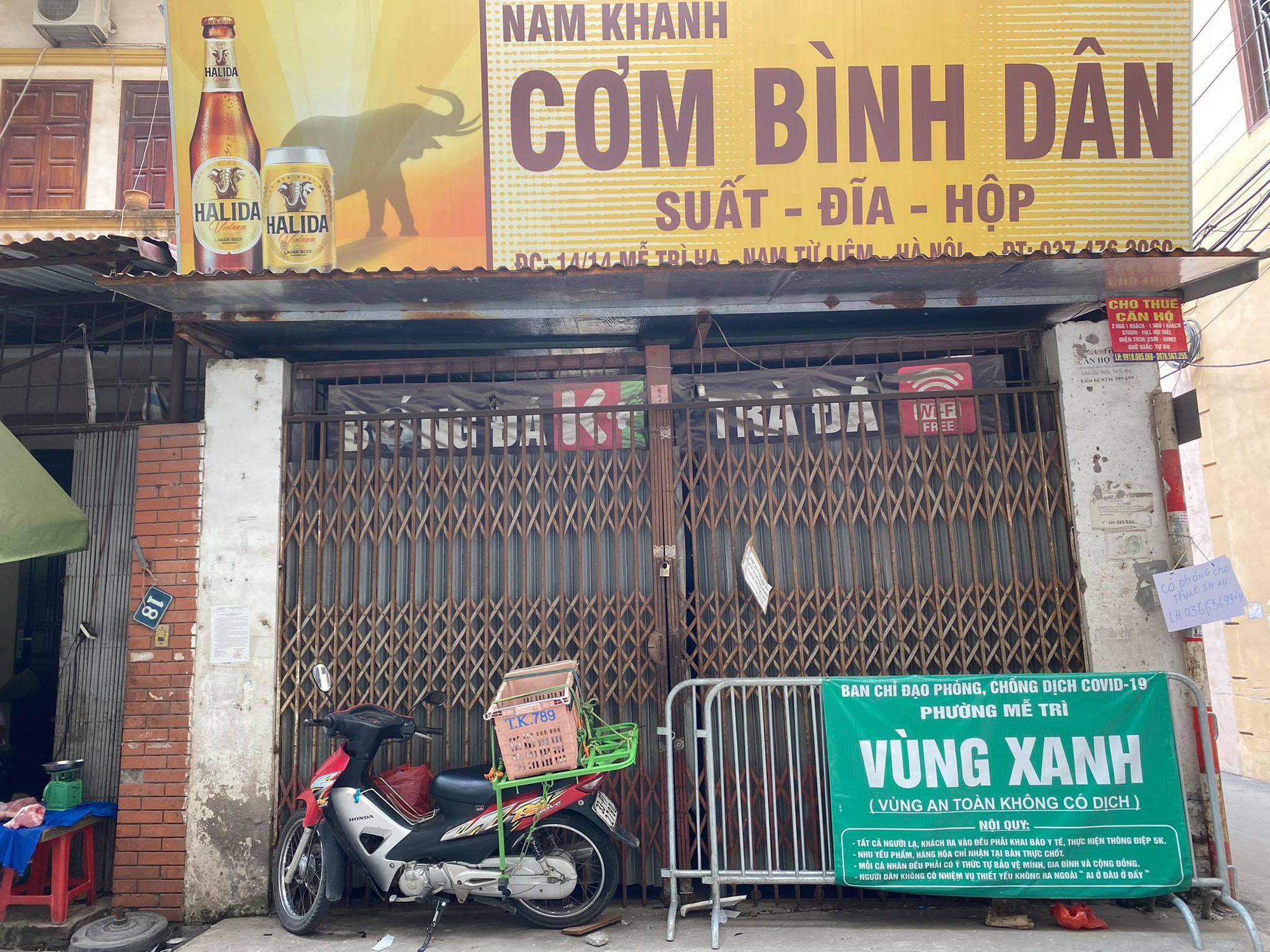 Quán hàng tại Hà Nội được bán mang về, người mua và bán vẫn &quot;khóc thét&quot; vì phí giao hàng tăng cao - Ảnh 4.