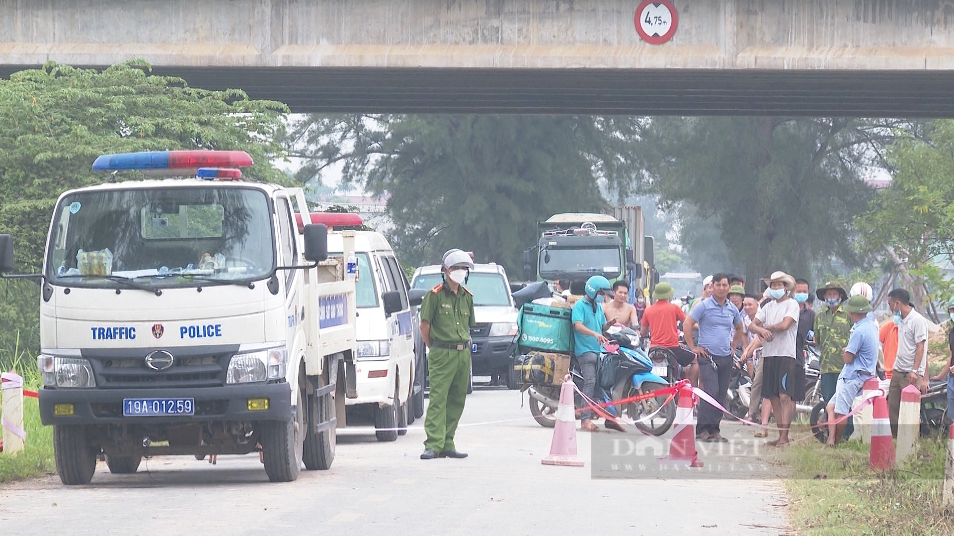 Tai nạn 7 người thương vong ở Phú Thọ: Hiện trường có 1 mũ bảo hiểm, 1 nạn nhân có biểu hiện say rượu - Ảnh 2.