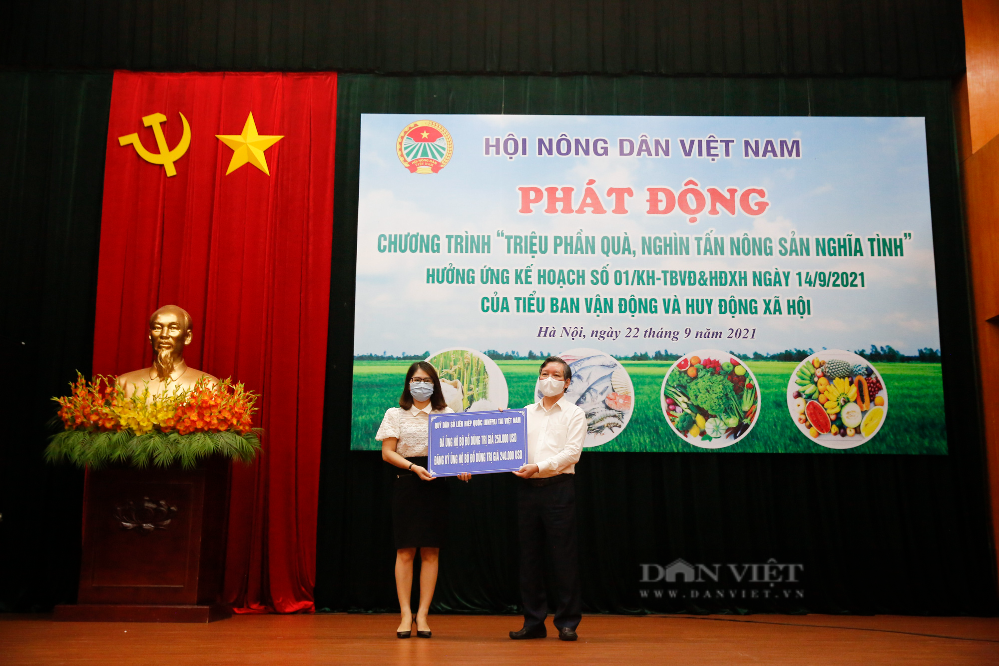 Ảnh: Hội Nông dân Việt Nam phát động chương trình &quot;Triệu phần quà, nghìn tấn nông sản nghĩa tình&quot; - Ảnh 7.