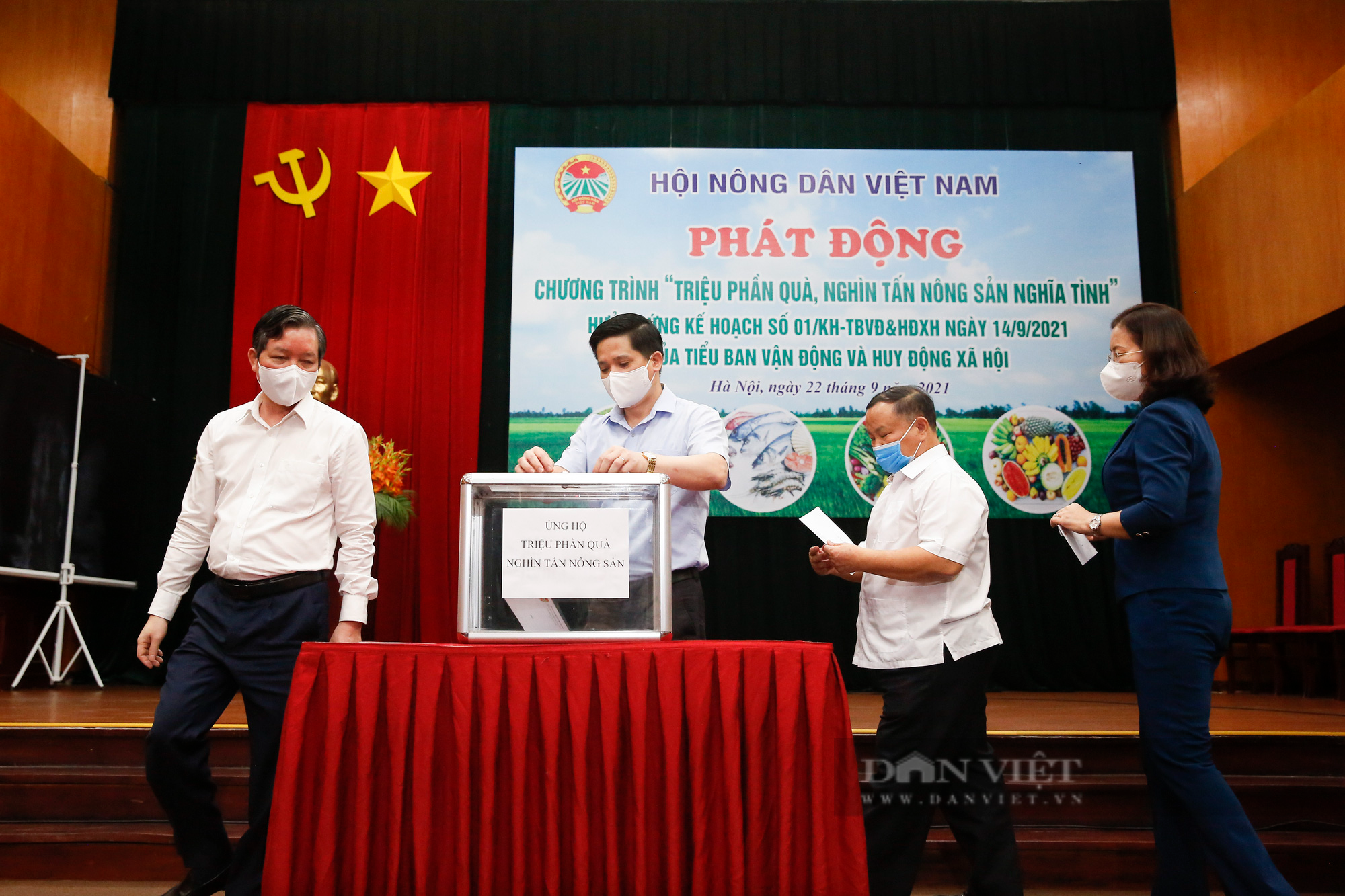 Ảnh: Hội Nông dân Việt Nam phát động chương trình &quot;Triệu phần quà, nghìn tấn nông sản nghĩa tình&quot; - Ảnh 13.